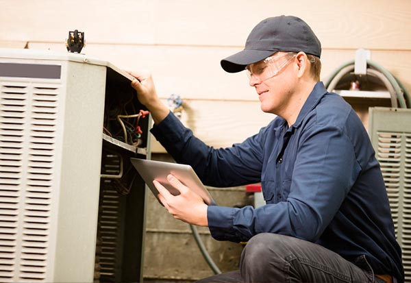 home central air conditioner repair technician